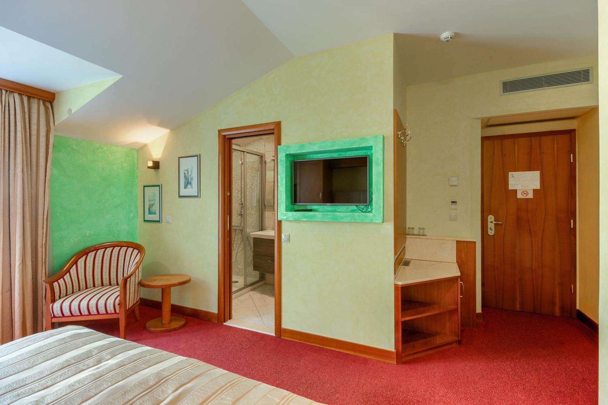 אומיס Hotel Villa Dvor (Adults Only) חדר תמונה
