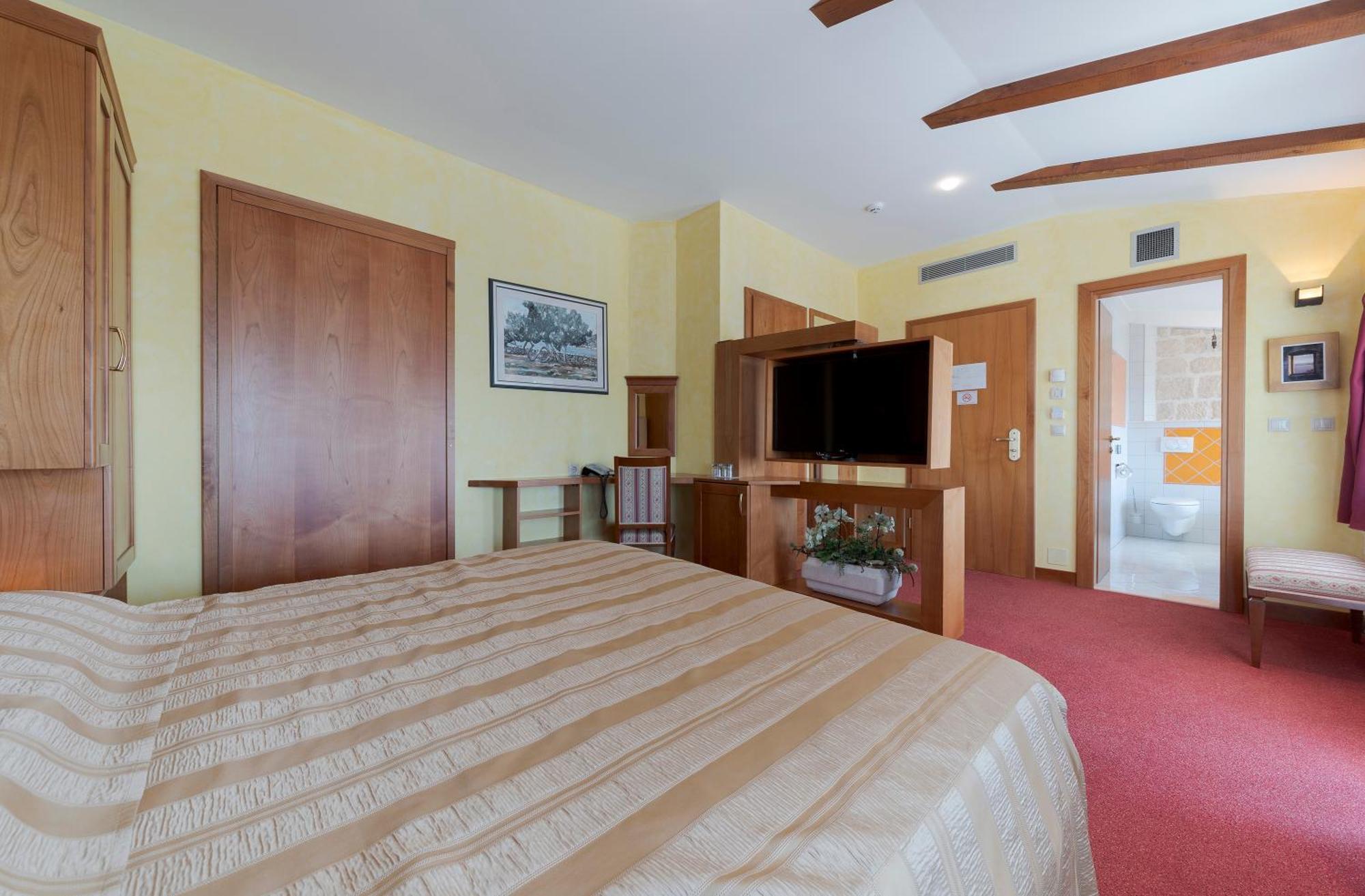 אומיס Hotel Villa Dvor (Adults Only) חדר תמונה